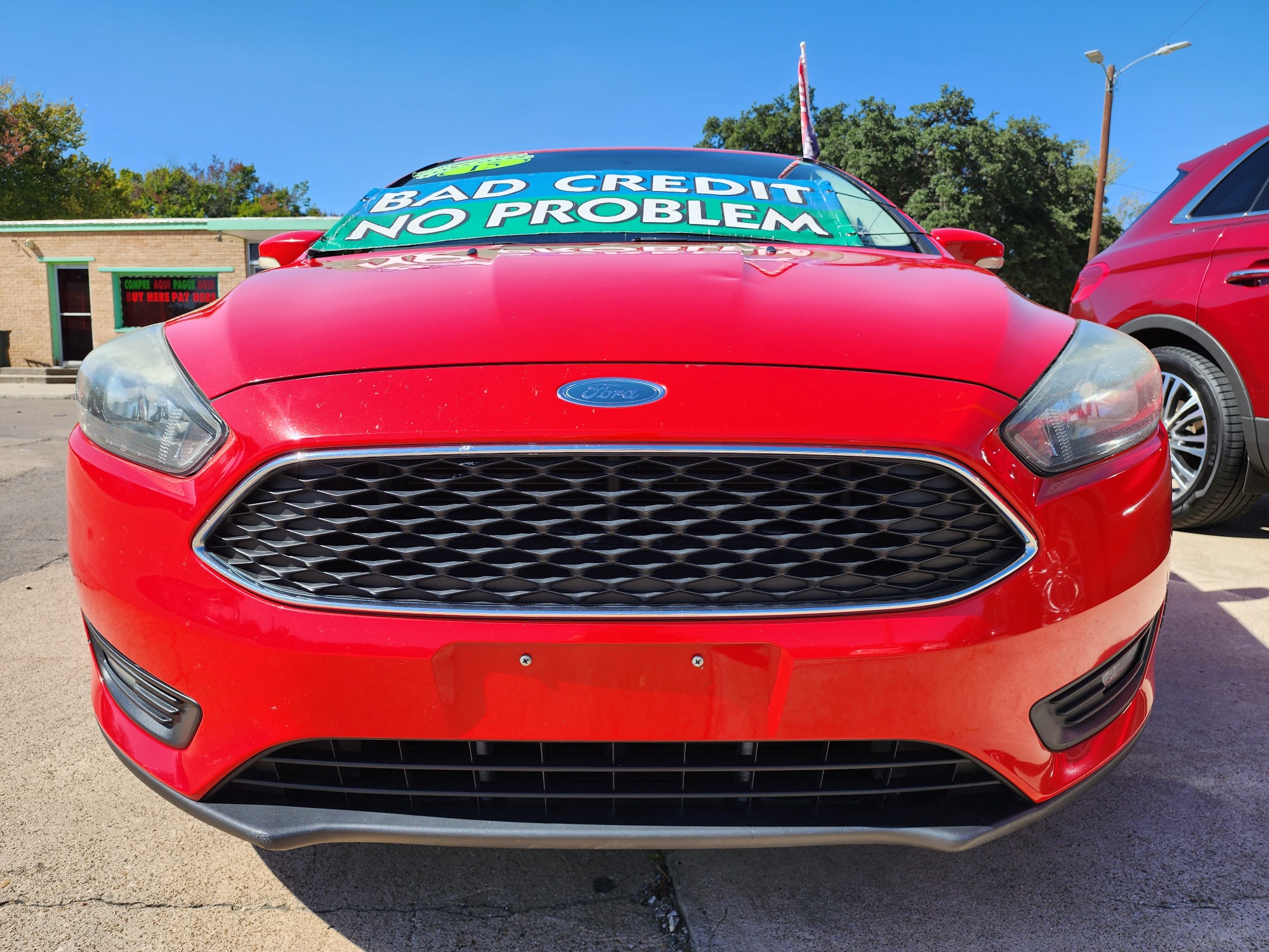 2015 RED Ford Focus SE (1FADP3F22FL) , AUTO transmission, located at 2660 S.Garland Avenue, Garland, TX, 75041, (469) 298-3118, 32.885387, -96.656776 - Photo #9